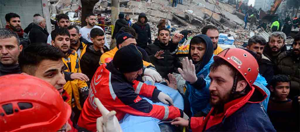 1800 muertos tras 2 fuertes terremotos en Turquia
